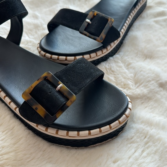 Black BKE platform sandals with tortoise buckles - Picture 2 of 4